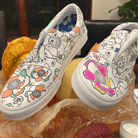 Vans Flower Design Beautiful sneakers size 12. NWOT - Picture 11 of 12
